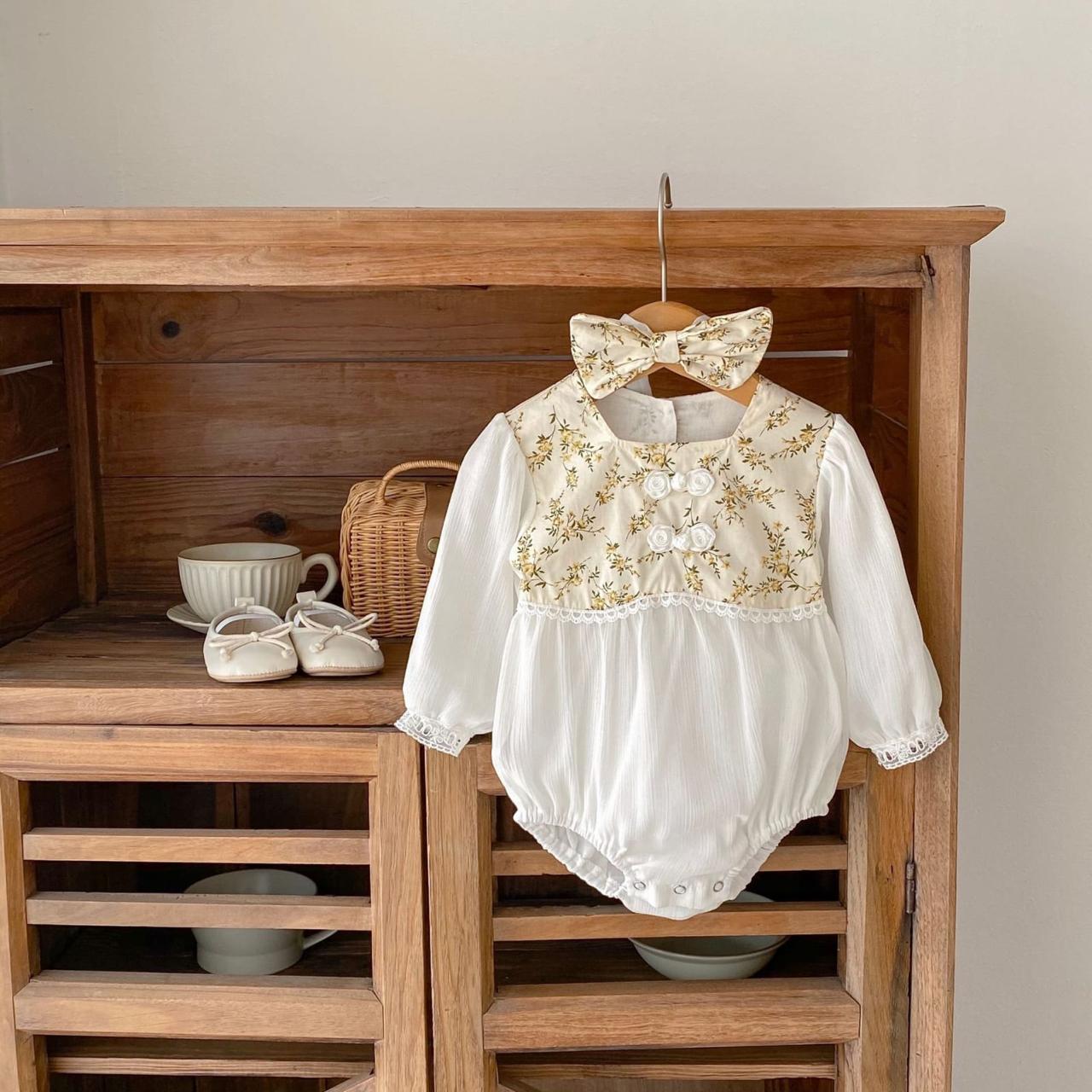 Elegant Floral Lace Baby Romper – Vintage-Inspired Outfit with Matching Headband