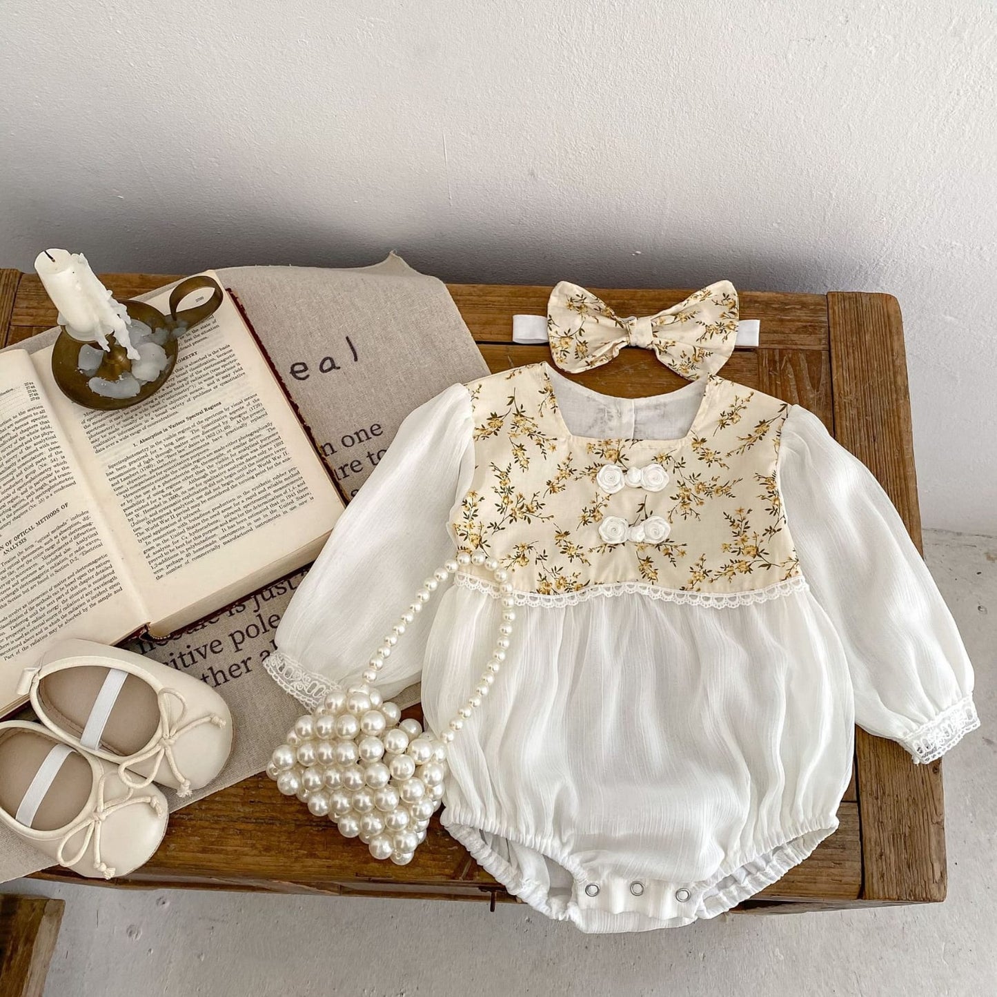 Elegant Floral Lace Baby Romper – Vintage-Inspired Outfit with Matching Headband